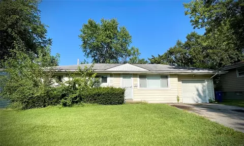7029 Laupher Ln, Hazelwood, MO 63042