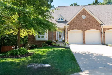 8711 Grants Log Cabin Ln, Saint Louis, MO 63123