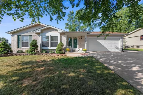 17 Park Charles Blvd N, Saint Peters, MO 63376