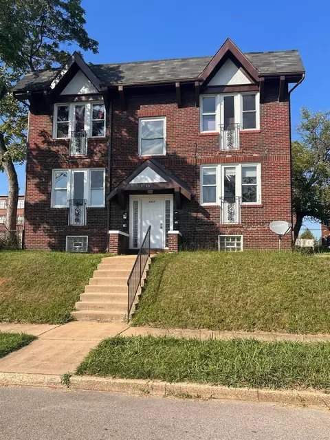 5533 Palm St, Saint Louis, MO 63120