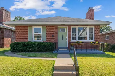 5506 Eichelberger St, Saint Louis, MO 63109