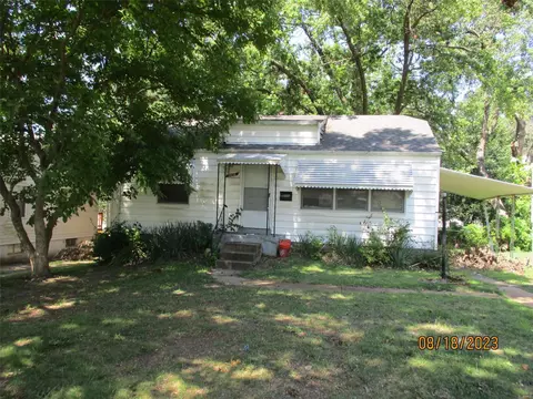 2033 Bainbridge Dr, Saint Louis, MO 63133