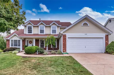 1628 Indian Summer Dr, Fenton, MO 63026