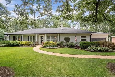 7420 Raleigh Dr, Saint Louis, MO 63123