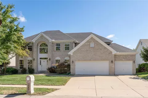 1084 Nooning Tree Dr, Chesterfield, MO 63017