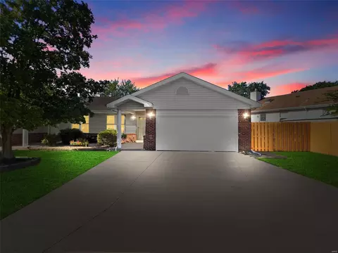 2427 Muegge Rd, Saint Charles, MO 63303