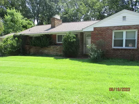 4328 Nelson Dr, Saint Louis, MO 63121