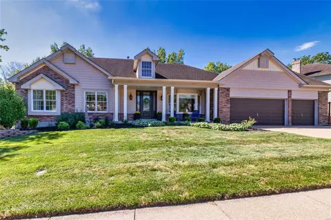 17008 Kimwood Ct, Chesterfield, MO 63005