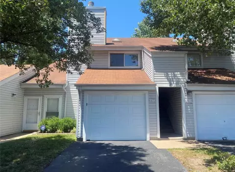 567 Greenway Chase Ct, Florissant, MO 63031