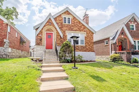 5616 Pernod Ave, Saint Louis, MO 63139