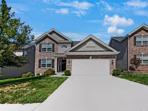 2028 Maryland Oaks Cir, Saint Louis, MO 63146