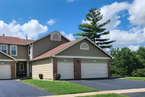 12073 Autumn Lakes Dr, Maryland Heights, MO 63043