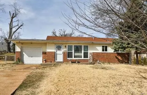 3 Montclair Ct, Florissant, MO 63033
