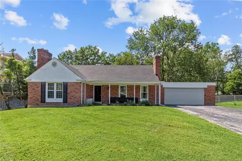 111 Coral Ter, Ballwin, MO 63011