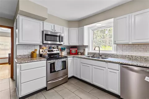 111 Coral Ter, Ballwin, MO 63011 photo 10