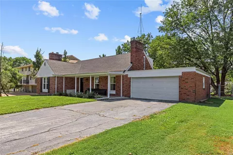 111 Coral Ter, Ballwin, MO 63011 photo 2