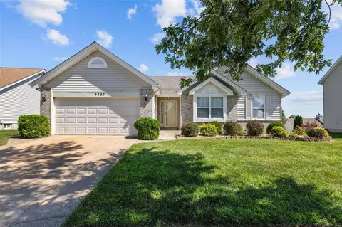 4757 Trees Edge Ln, Florissant, MO 63033