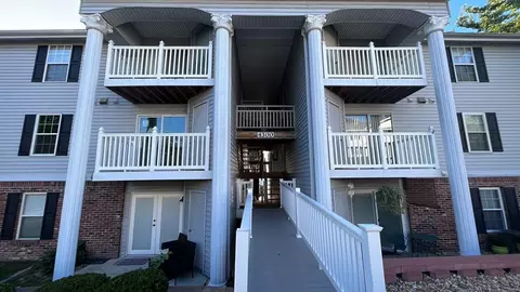 4300 Arrow Tree Dr #G, Saint Louis, MO 63128