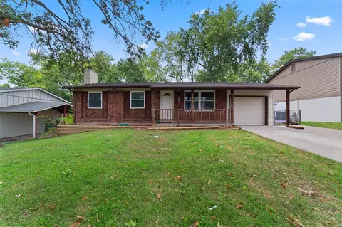 11959 Glenpark Dr, Maryland Heights, MO 63043