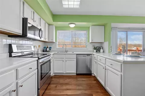 Kitchen - 5 White Chapel Ct, O'fallon, MO 63368 photo 2 of 3