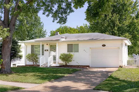 801 Lightwood Dr, Hazelwood, MO 63042