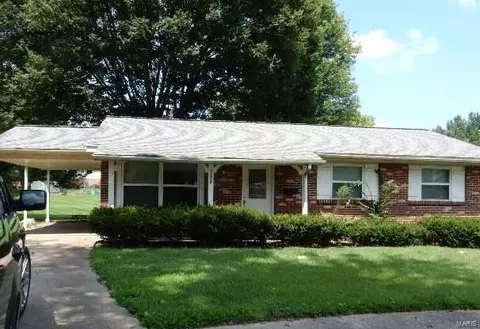 2172 Farthing Ct, Florissant, MO 63031