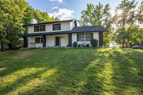 239 Savoy Dr, Lake Saint Louis, MO 63367