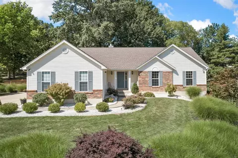 610 Saint Georges Chappel Ct, Saint Charles, MO 63304