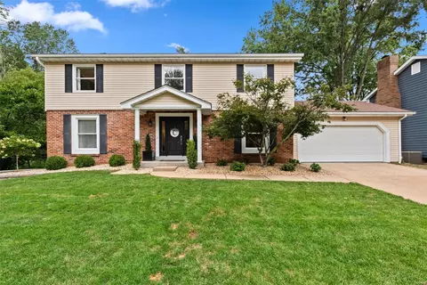 15585 Highcroft Dr, Chesterfield, MO 63017