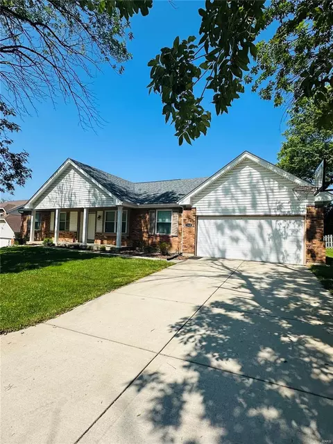 2319 Eagles Glen Ct, Chesterfield, MO 63017