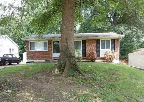 221 Barto Dr, Saint Louis, MO 63135