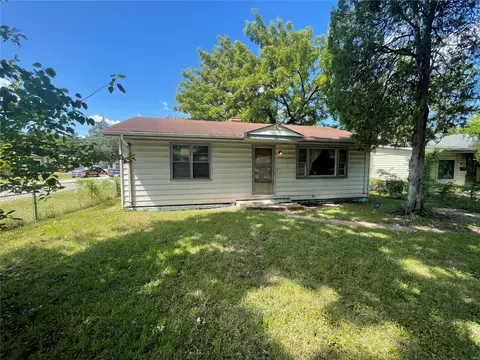 10149 Baron Dr, Saint Louis, MO 63136