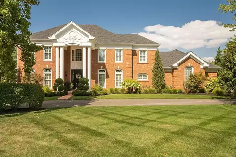 2043 Brook Hill Ridge Dr, Chesterfield, MO 63017