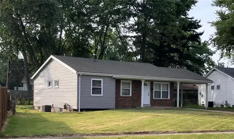 7407 Rose Grove Ct, Hazelwood, MO 63042