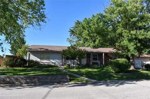 1 Soutee Dr, Saint Peters, MO 63376