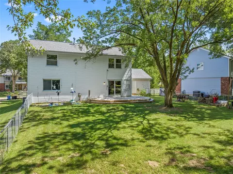 825 Garonne Dr, Manchester, MO 63021 photo 7
