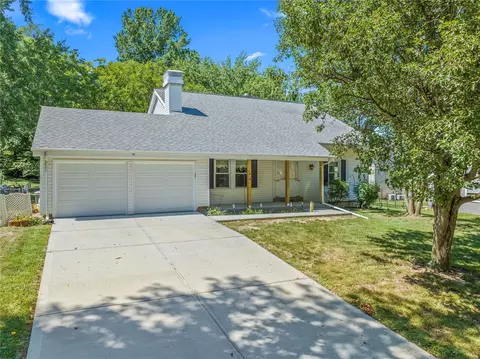 825 Garonne Dr, Manchester, MO 63021