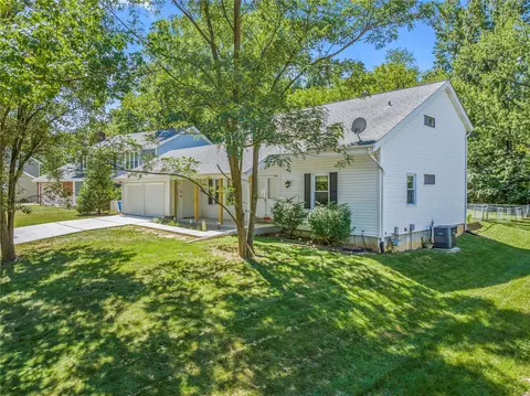 825 Garonne Dr, Manchester, MO 63021 photo 2
