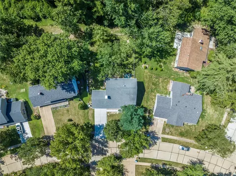 825 Garonne Dr, Manchester, MO 63021 photo 9