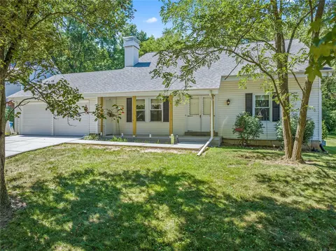 825 Garonne Dr, Manchester, MO 63021 photo 3