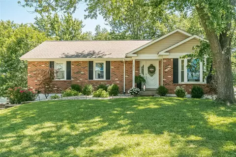 1532 Sundowner Dr, Saint Charles, MO 63303