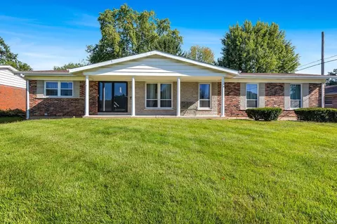 3955 Belcroft Dr, Florissant, MO 63034