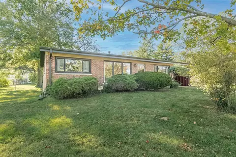 9434 Cimarron Ct, Saint Louis, MO 63132