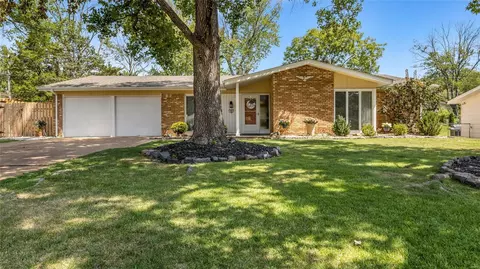 103 Calico Ln, Ballwin, MO 63011