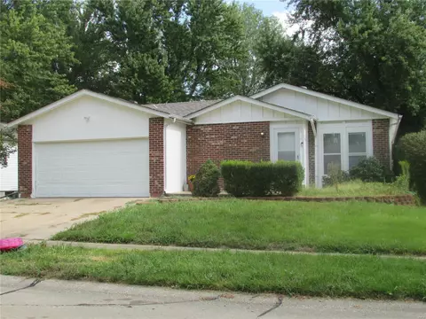 743 Baltic Dr, Florissant, MO 63031