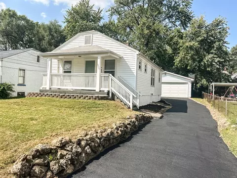 9427 Edmund Dr, Saint Louis, MO 63114