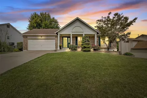 1329 Apple Valley Dr, O'fallon, MO 63366