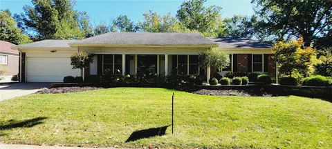 5388 Royal Hills Dr, Saint Louis, MO 63129