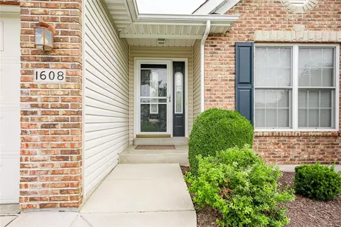 1608 Platinum Ct, O'fallon, MO 63366 photo 3