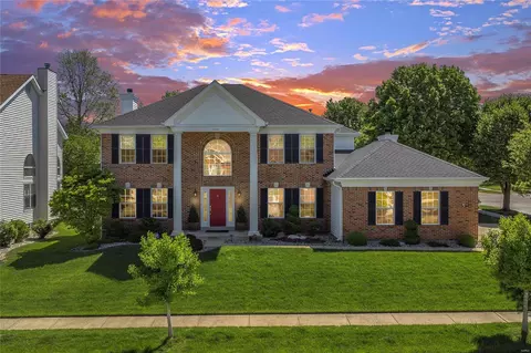 2202 White Elm Ct, Chesterfield, MO 63017